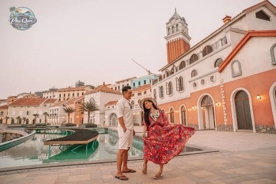 Couple travel to Phu Quoc